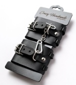 Черные кожаные наручники с ремешками
