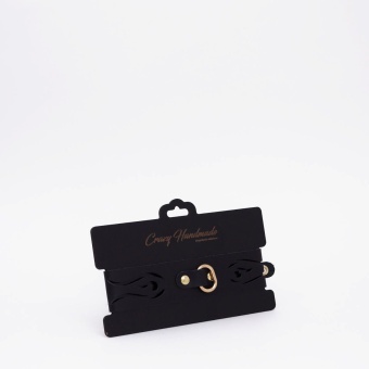 Черный кожаный ошейник с золотистой фурнитурой