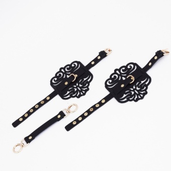 Черный фигурные оковы с золотистой фурнитурой