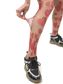 Озорные колготки с принтом в виде сердечек